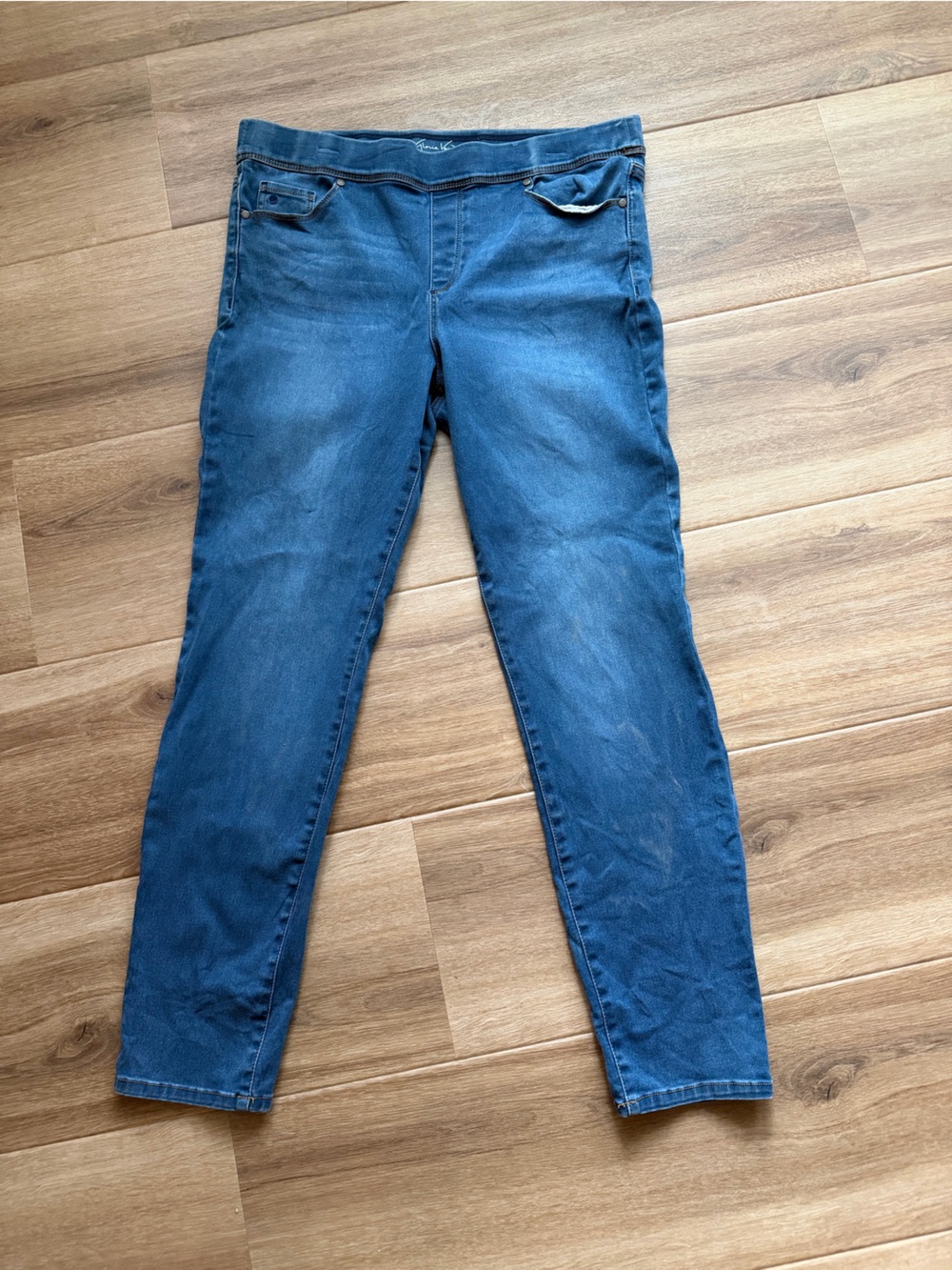 Avery Men's Skinny Jeans in Medium Blue Denim